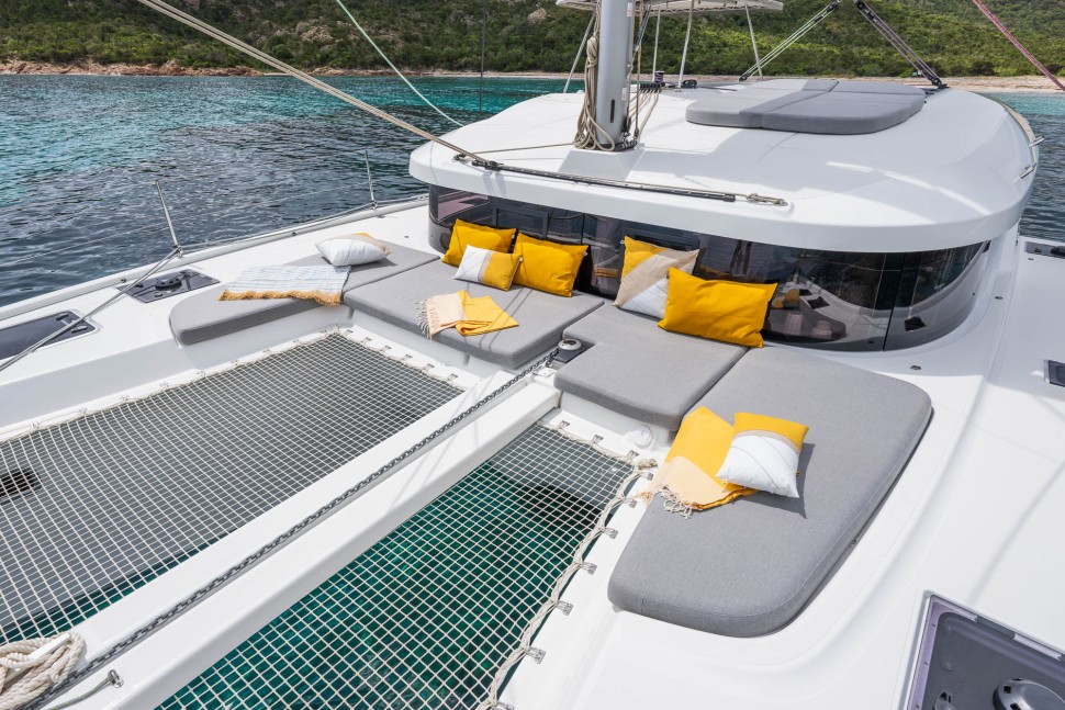 10 lagoon 38 exterior foredeck lounge