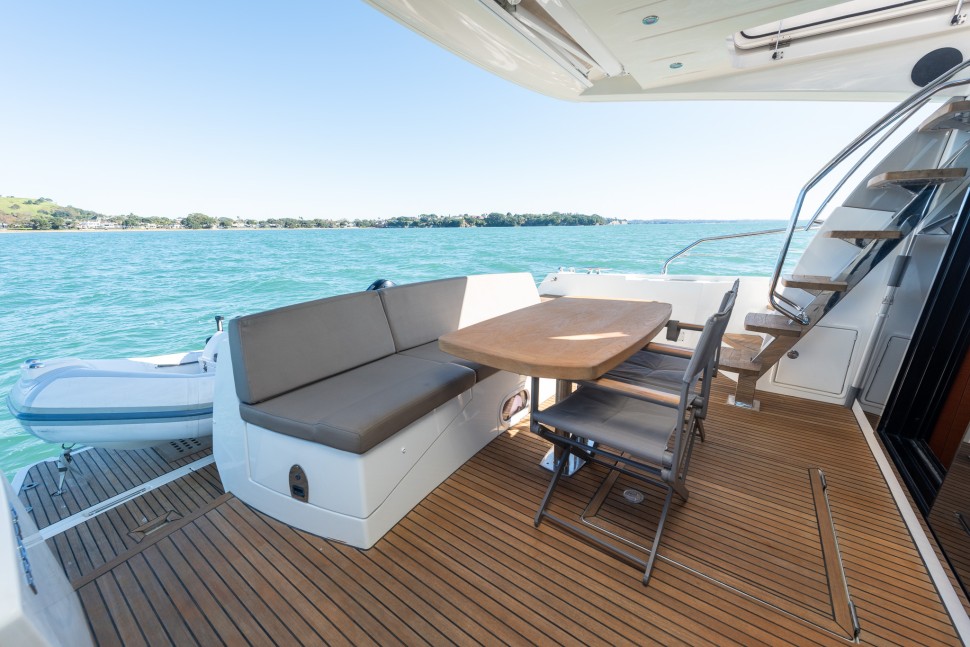 10 prestige 500 fly cockpit aft deck dining