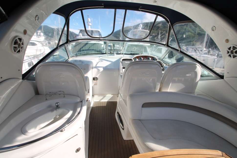 10 sea ray bridgedeck forward