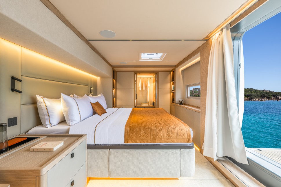 11 lagoon eighty3 catamaran master cabin bed2