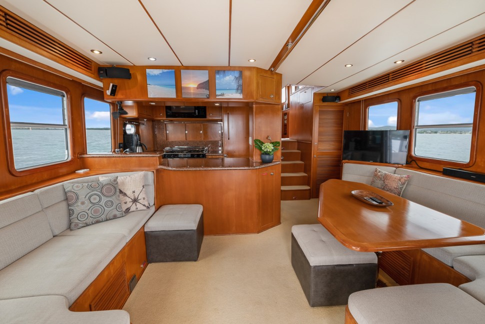 11 nordhavn 47 southern star salon galley dinette