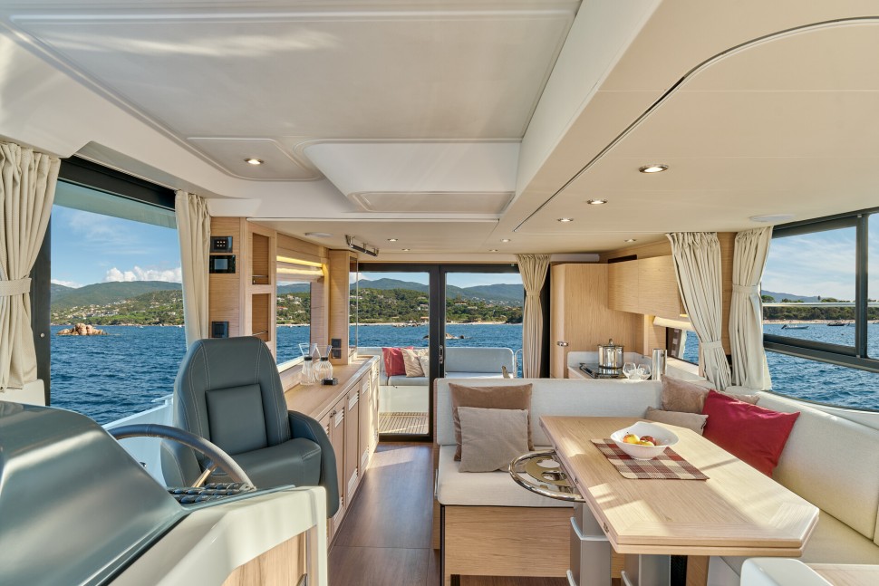 12 beneteau swift trawler 48 salon galley view