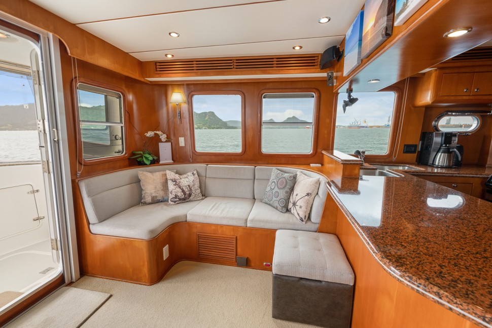12 nordhavn 47 southern star salon settee galley counter