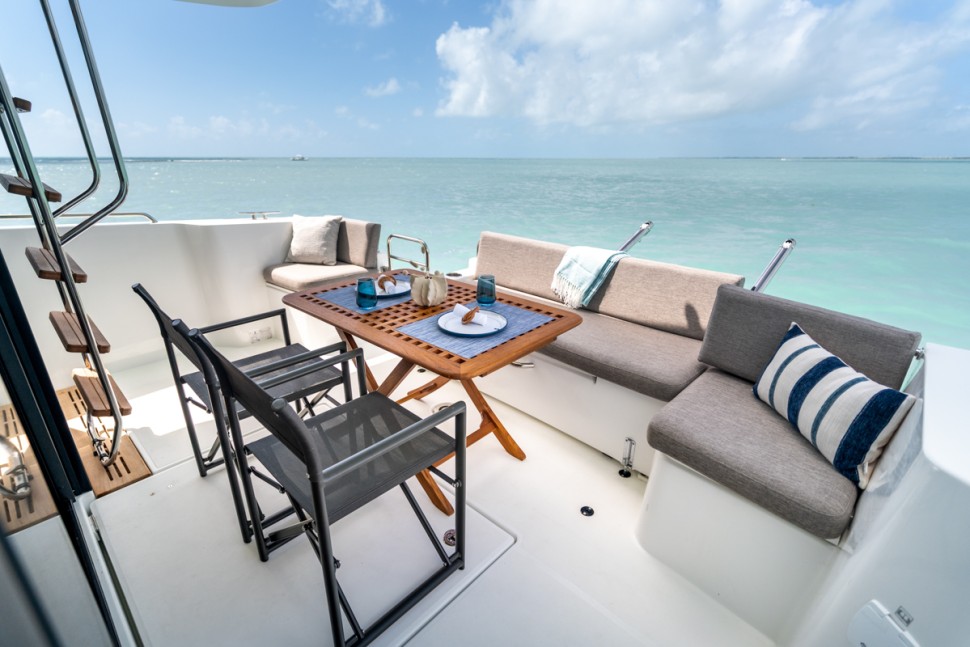 12 swift trawler 37 flybridge aft deck alfresco dining