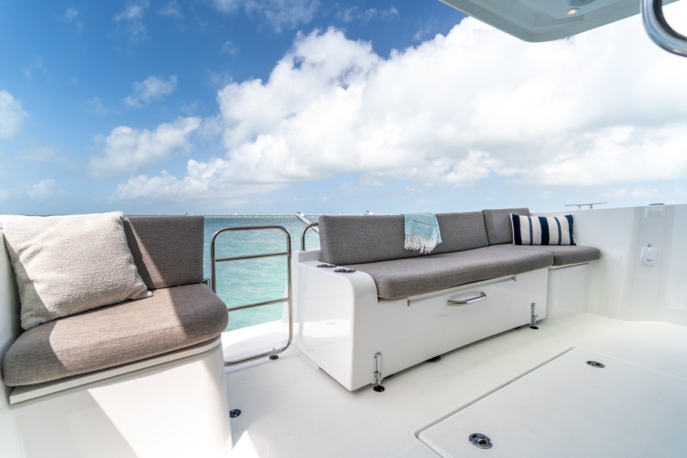 13 swift trawler 37 flybridge aft deck cockpit seating