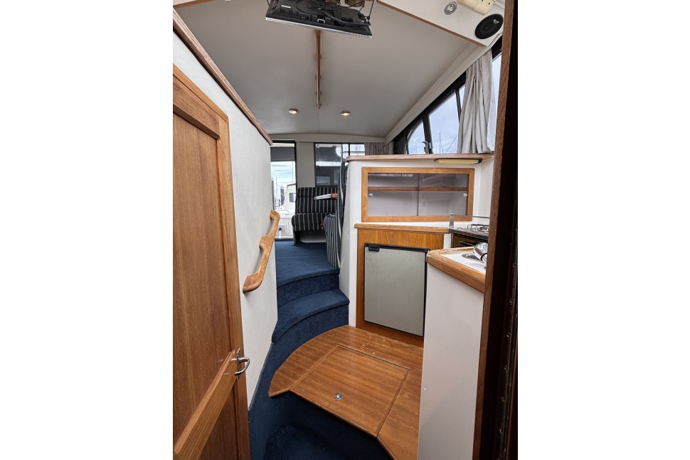 14 Riviera 3300 Ritzy Era Galley 18