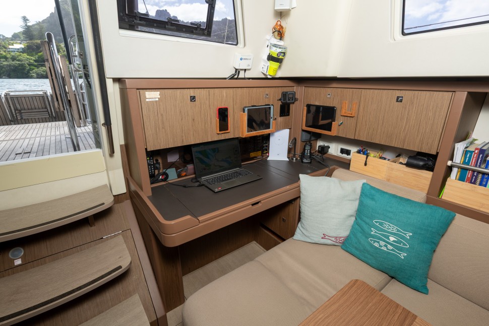 14 beneteau sense 51 twice nav desk