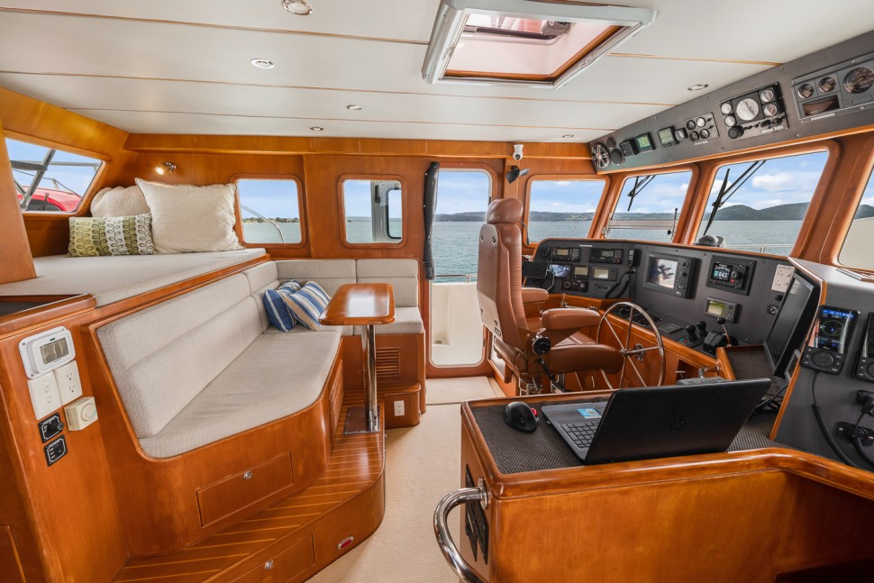 14 nordhavn 47 southern star pilothouse settee helm