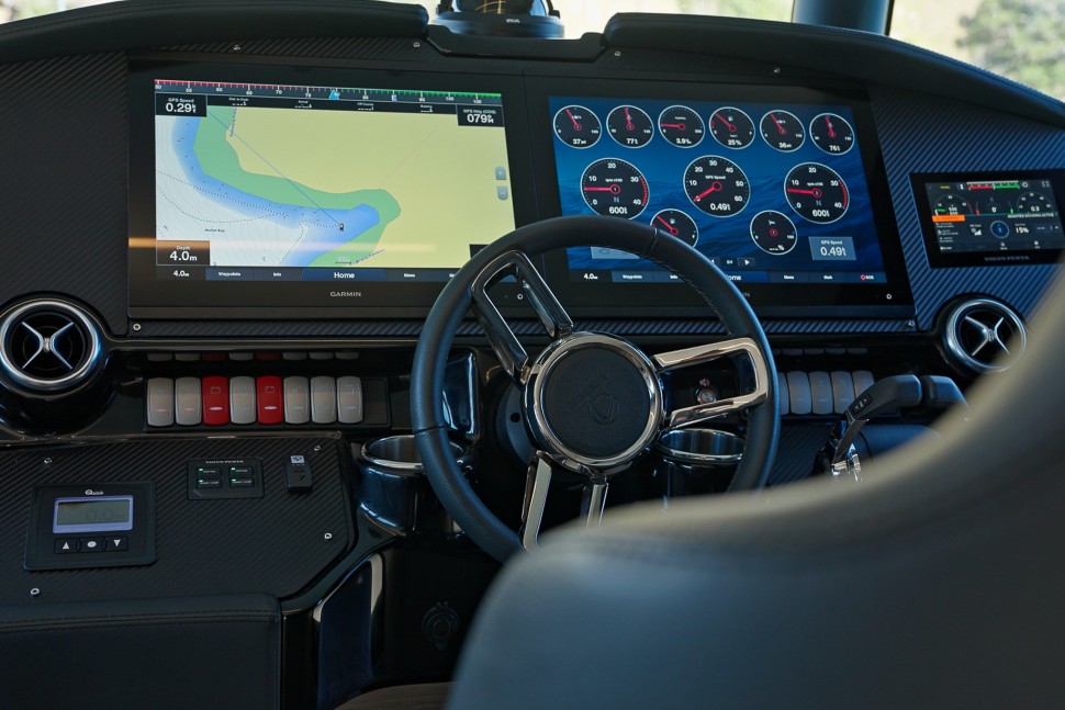 15 INT Helm Absolute Navetta 58