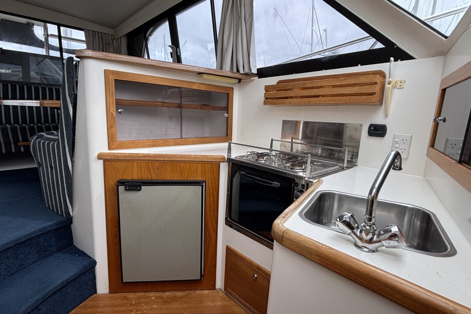 15 Riviera 3300 Ritzy Era Galley 19