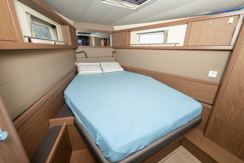15 beneteau sense 51 twice owners cabin bed