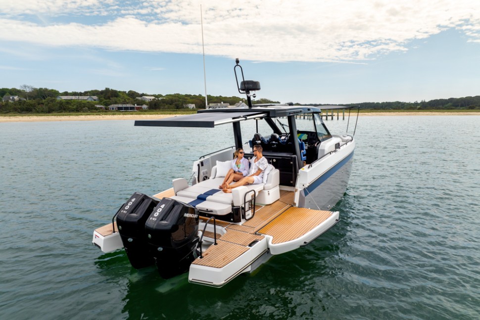 18 beneteau gran turismo 35 alpine aft lounge couple aerial
