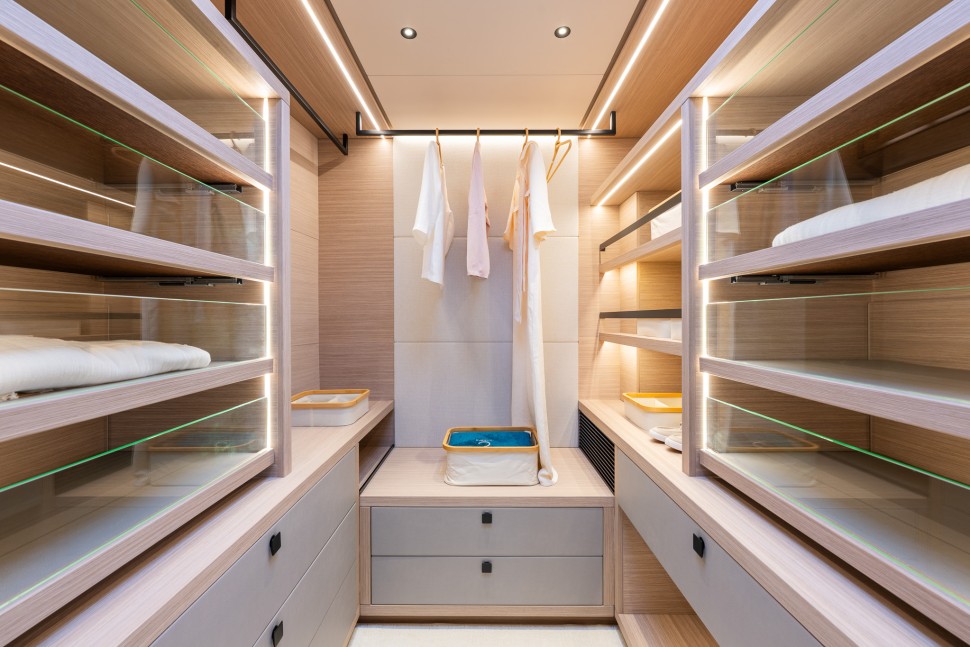 18 lagoon eighty3 catamaran walk in wardrobe