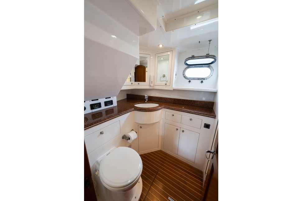 18 nordhavn 47 southern star bathroom head