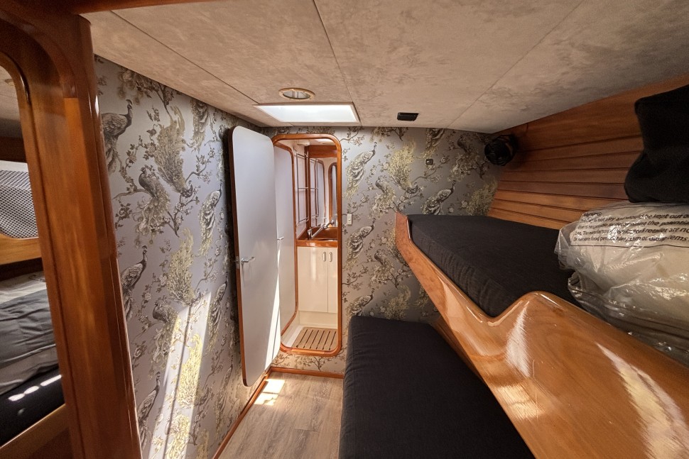 19 Clarke 72 Vodou Ho Starboard Forward Cabin 1