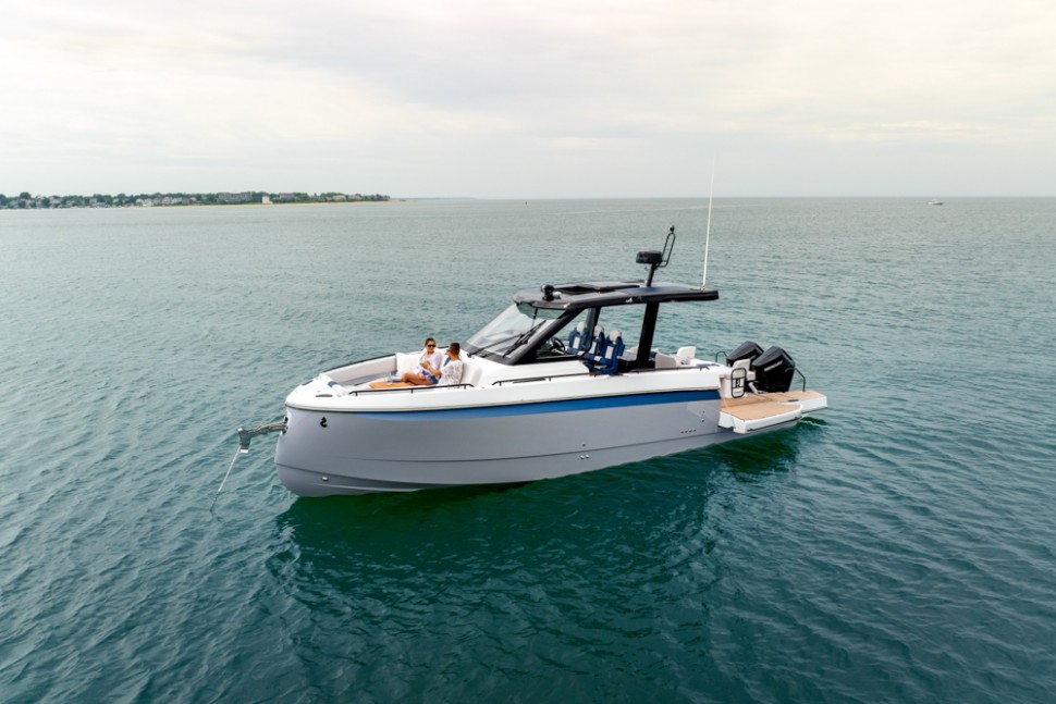 19 beneteau gran turismo 35 alpine aft lounge lifestyle couple