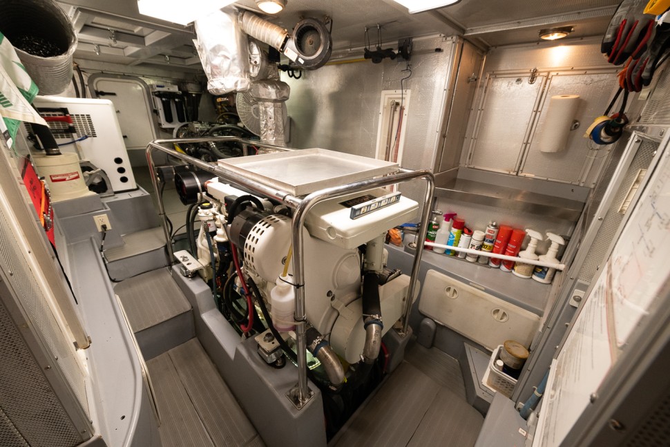19 nordhavn 47 southern star engine room generator