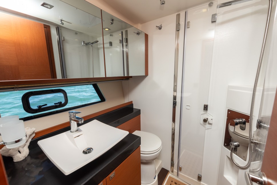 19 prestige 500 fly bathroom shower toilet