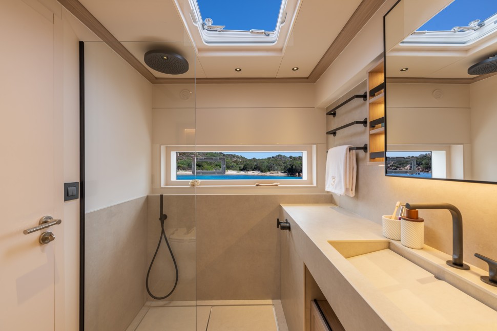 20 lagoon eighty3 catamaran ensuite shower
