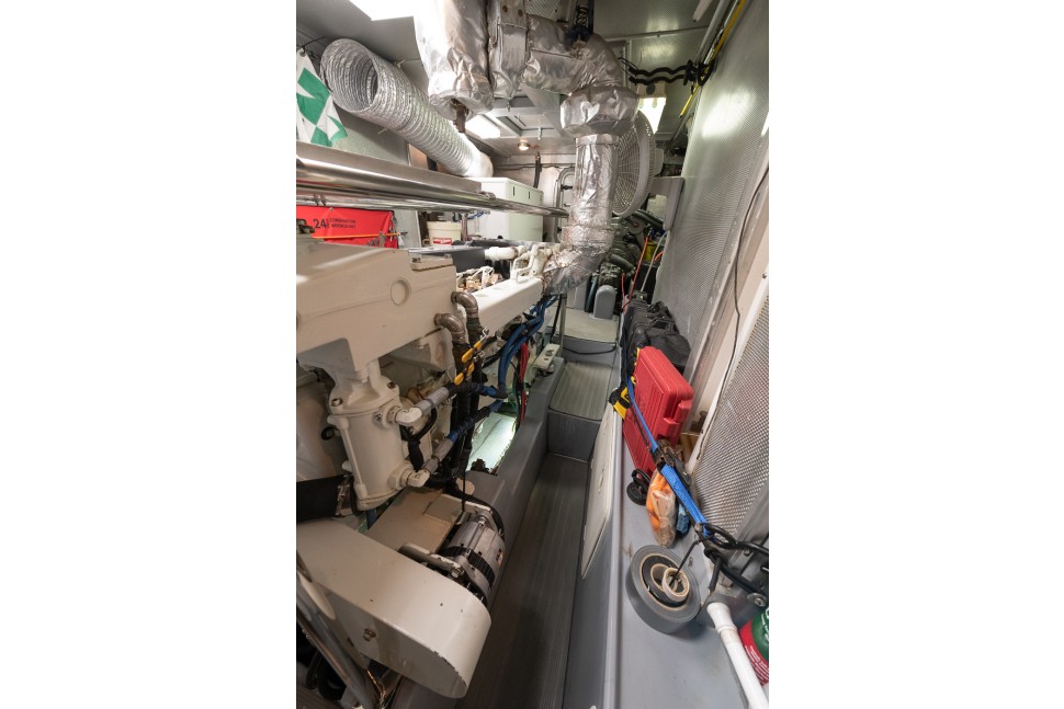 20 nordhavn 47 southern star engine room main engine