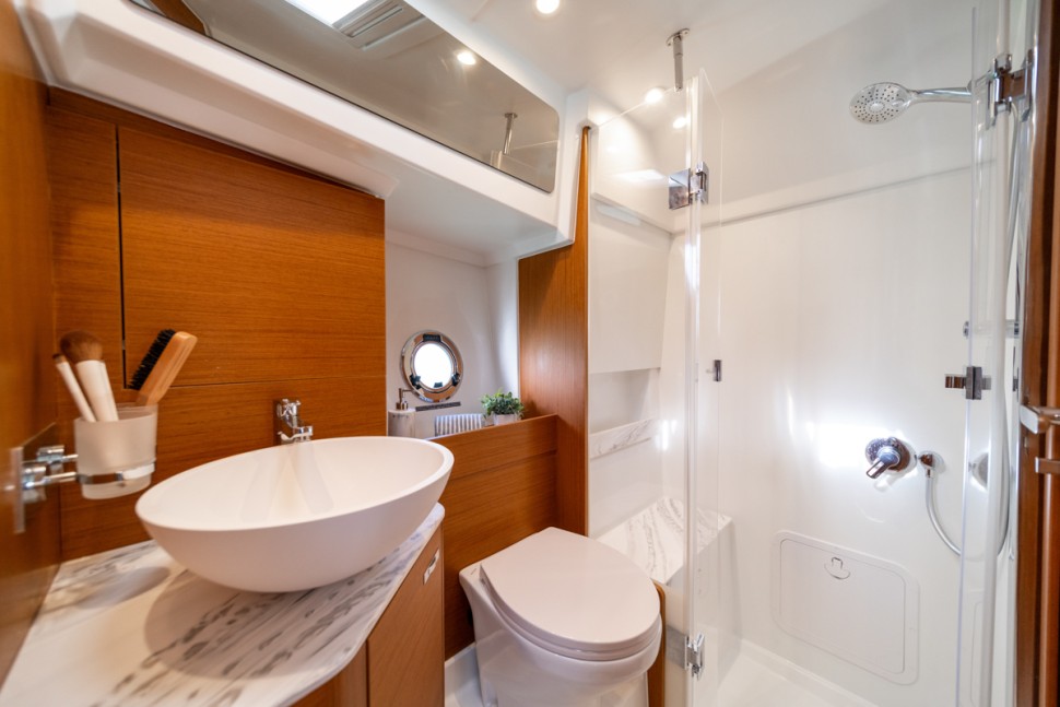 20 swift trawler 37 flybridge head shower ensuite