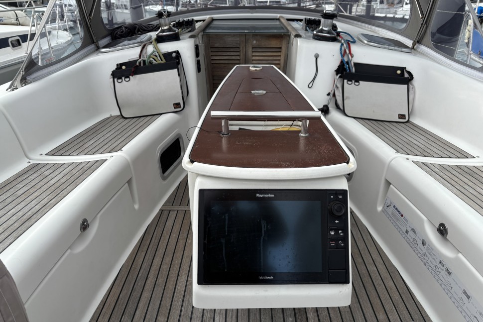 4 Beneteau Oceanis 43 Kairos Cockpit 2
