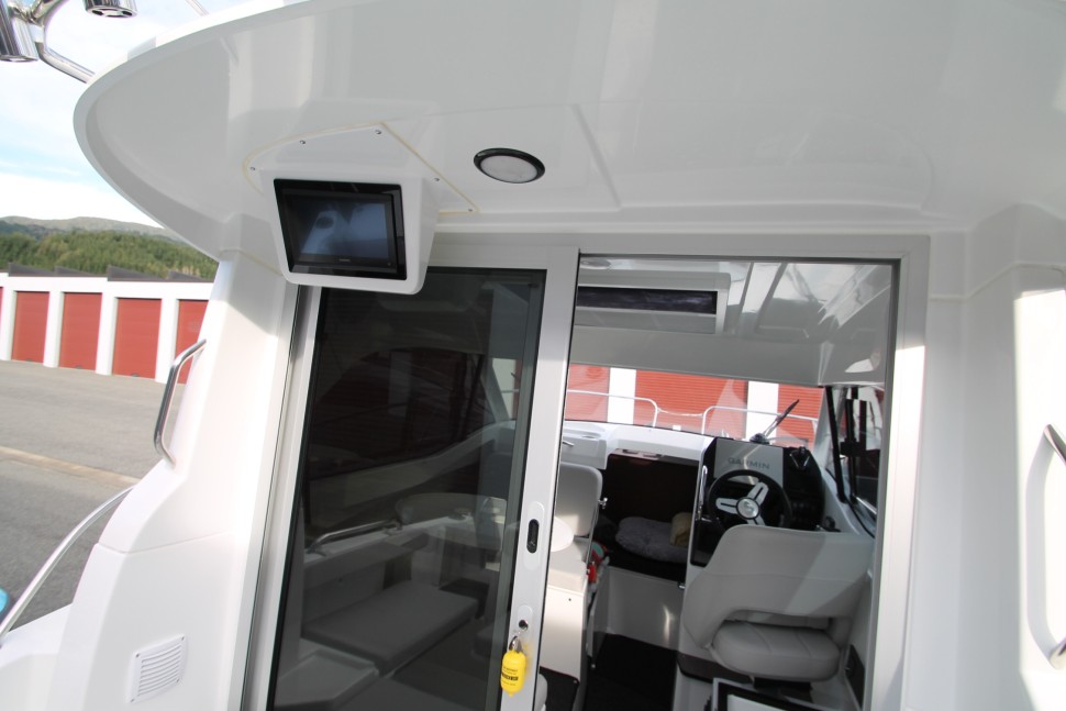 Antares 15 Outside screen.jpg