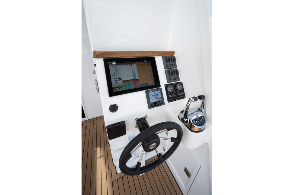 Backwater Marine 15 Gamechanger 10 Main Deck Controls