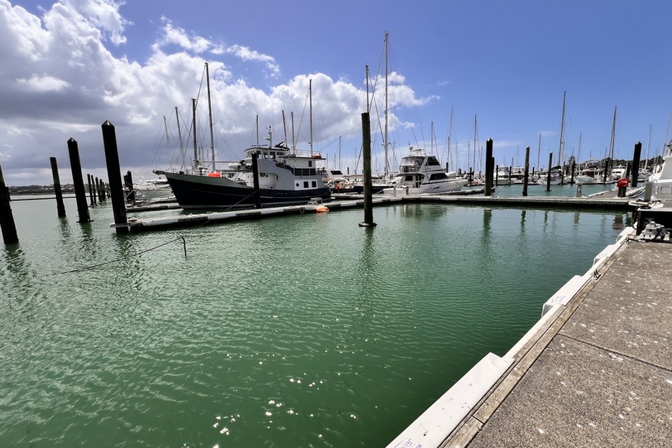 Bayswater Marina G18 5