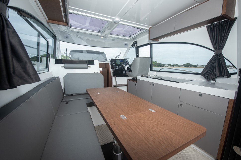 Beneteau Antares 11 10