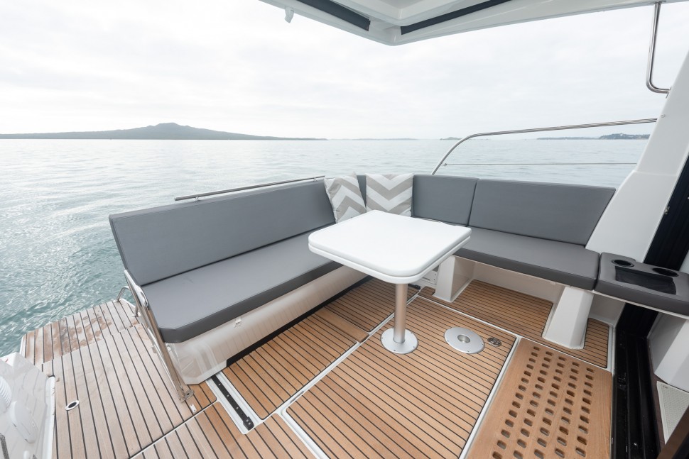 Beneteau Antares 11 7