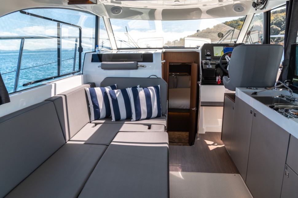 Beneteau Antares 11 9