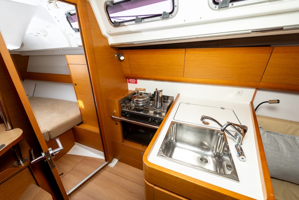 Beneteau First 40 16