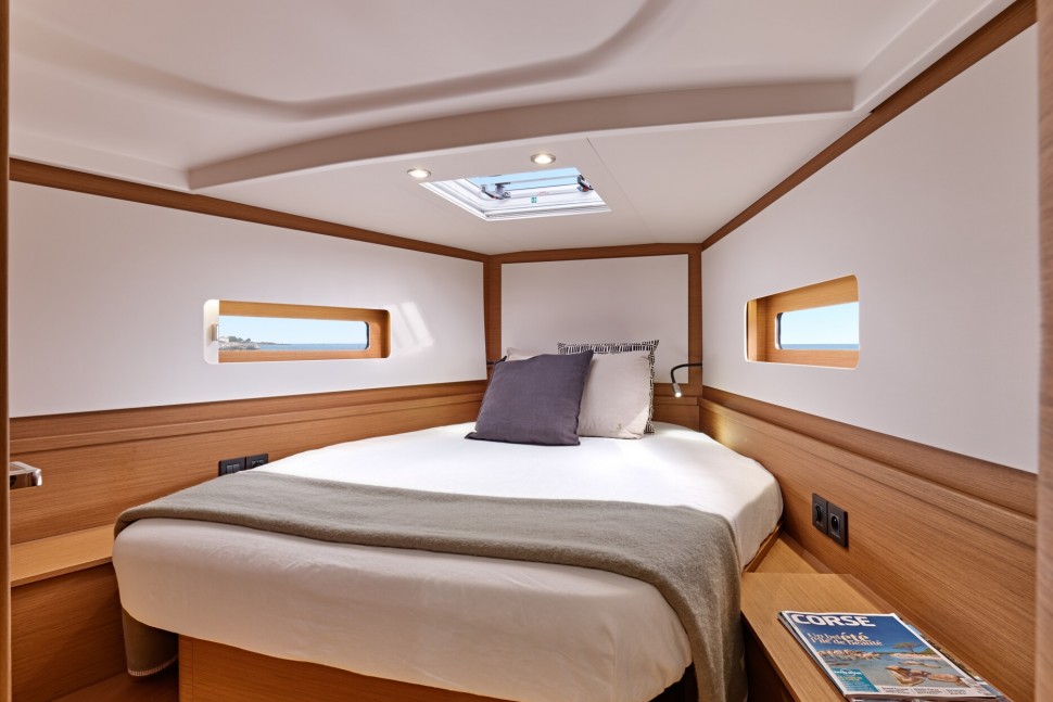 Beneteau First 44 19 master cabin2