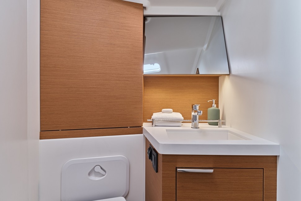 Beneteau First 44 20 bathroom2