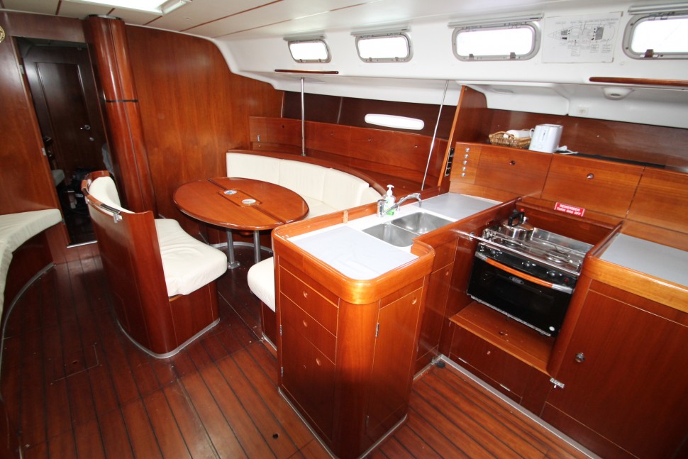 Beneteau First 47.7 11 Stbd fwd saloon