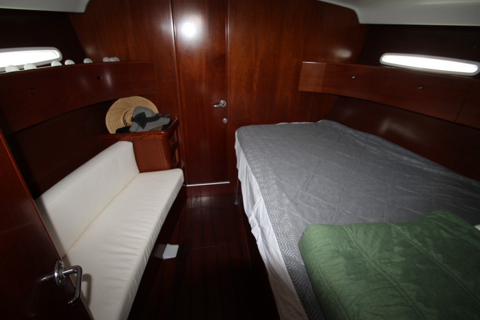 Beneteau First 47.7 16 Master cabin