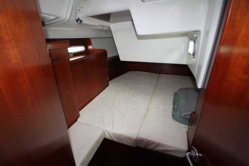Beneteau First 47.7 17 Stbd guest cabin