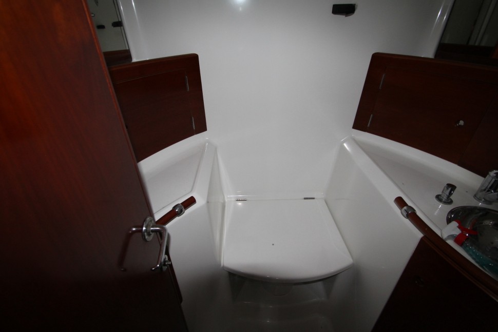 Beneteau First 47.7 19 Master head