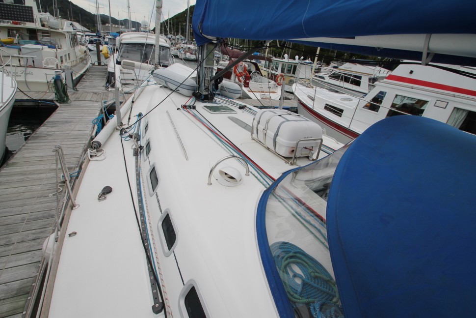 Beneteau First 47.7 2 Foredeck