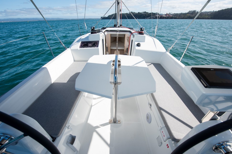 Beneteau Oceanis 30.1 11