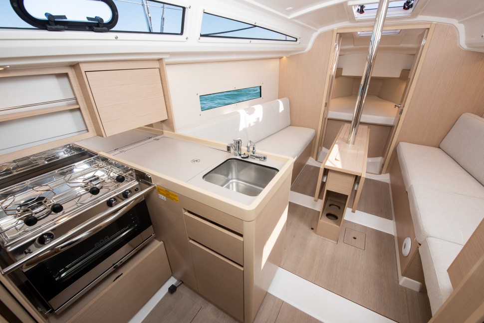 Beneteau Oceanis 30.1 13