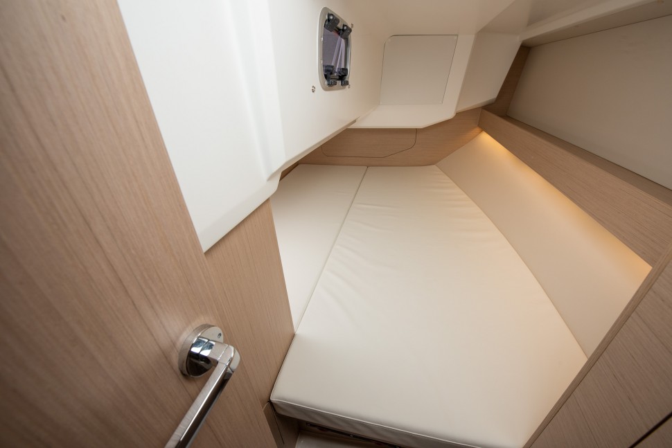 Beneteau Oceanis 30.1 15