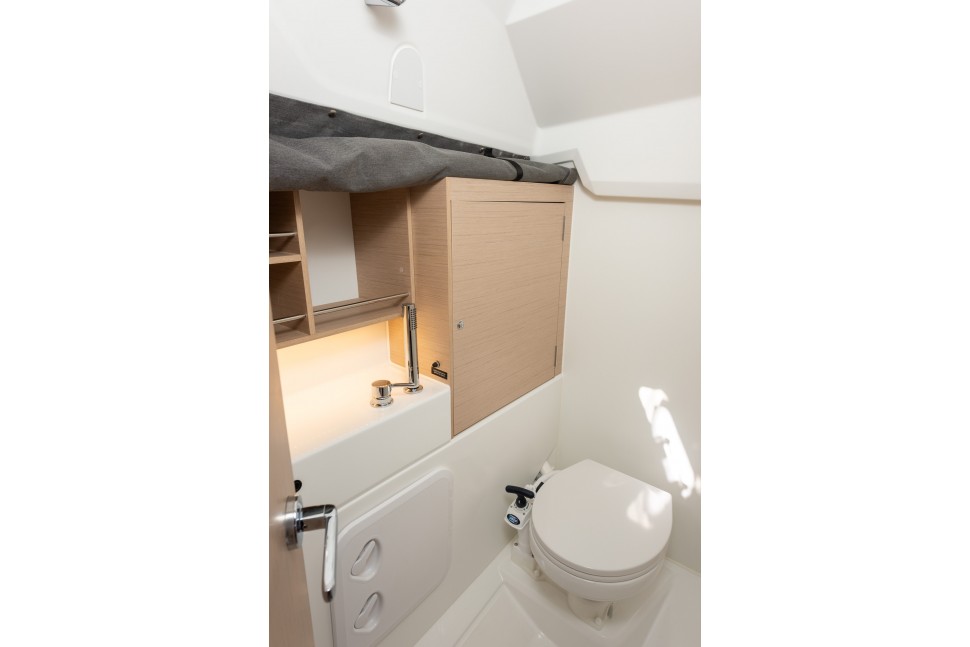 Beneteau Oceanis 30.1 16