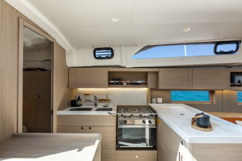 Beneteau Oceanis 47 Interior 2