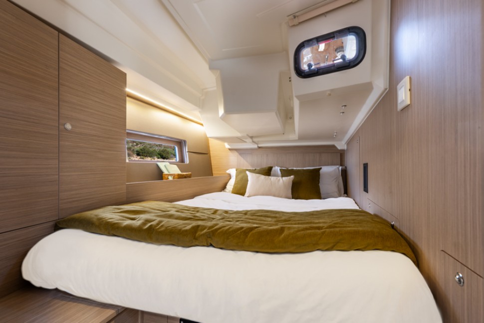 Beneteau Oceanis 47 Interior 8