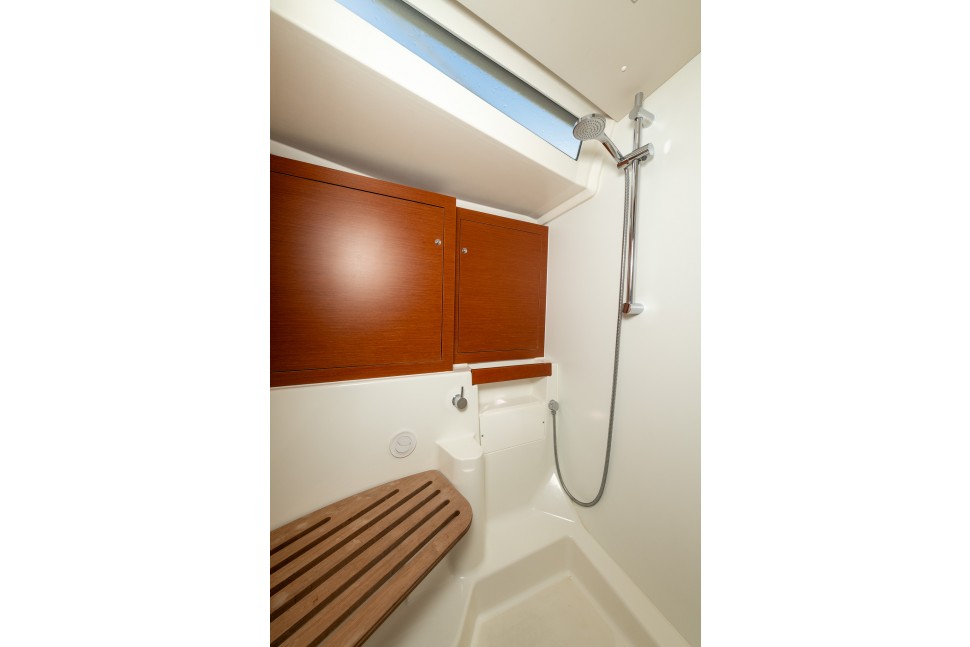 Beneteau Oceanis 51.1 17 head