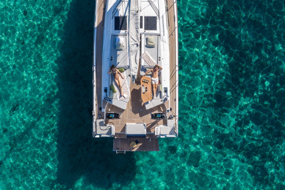 Beneteau Oceanis 52 Exterior 1