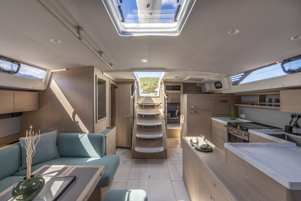 Beneteau Oceanis Interior 1