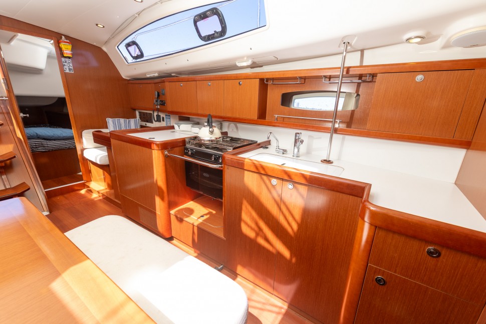 Beneteau Oceanis40 13